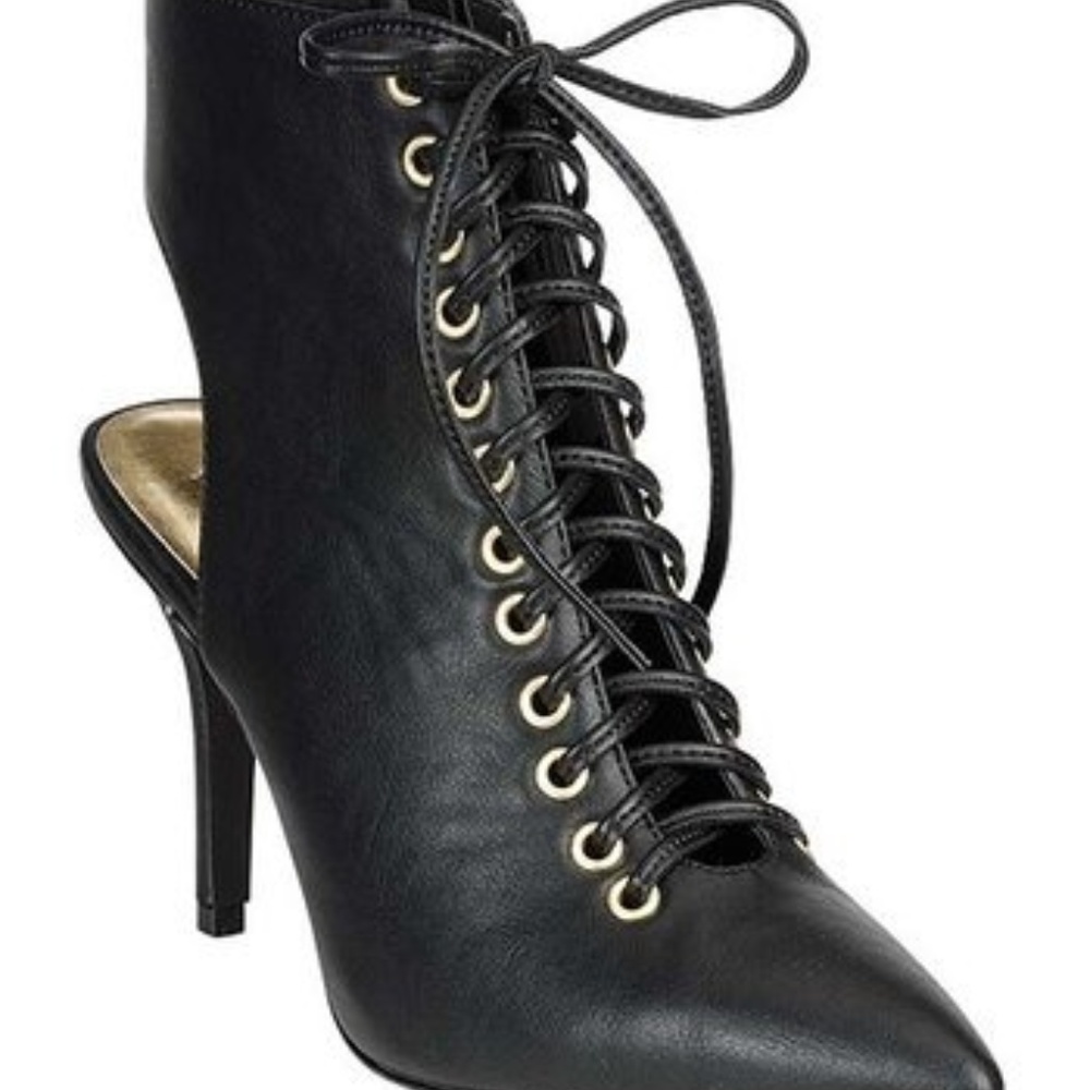 Black Strut Lace-up Pump